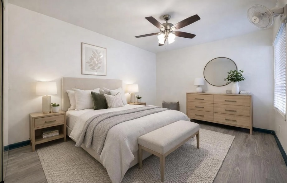 Building Photo - 1811 E Grand Ave