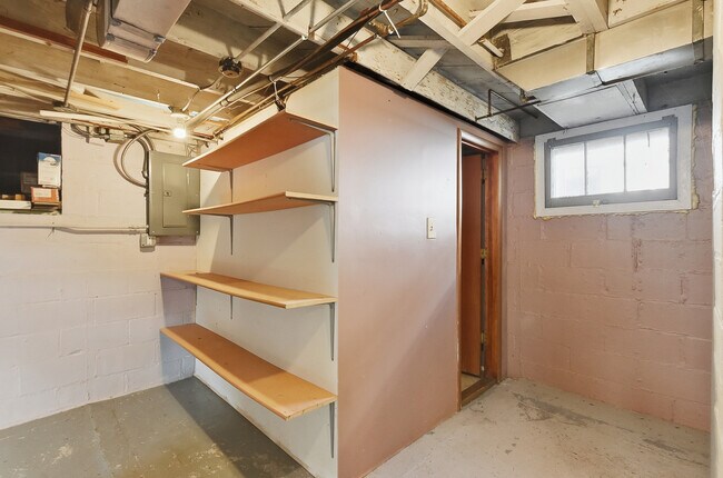 Building Photo - 1608 S 55th St