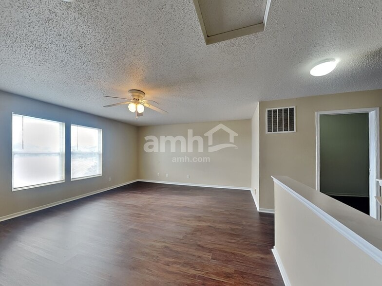 Building Photo - 1317 Central Park Dr