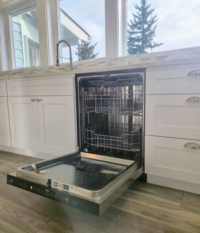 Building Photo - Newly Remodeled 2 Bedroom Home For Rent!