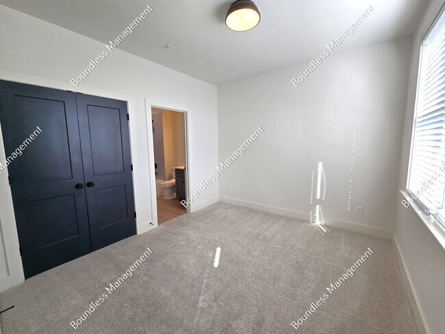 Building Photo - 340 Eugenia St SW