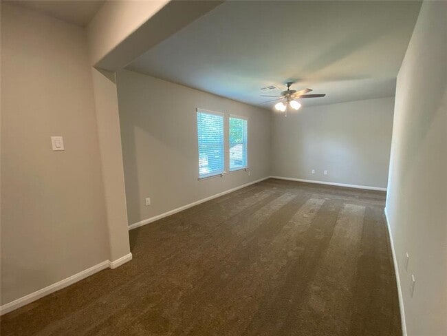 Building Photo - 13443 Greenbrier Dr