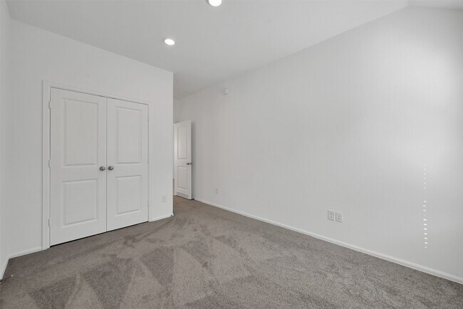 Building Photo - 3806 Rock Ledge Dr