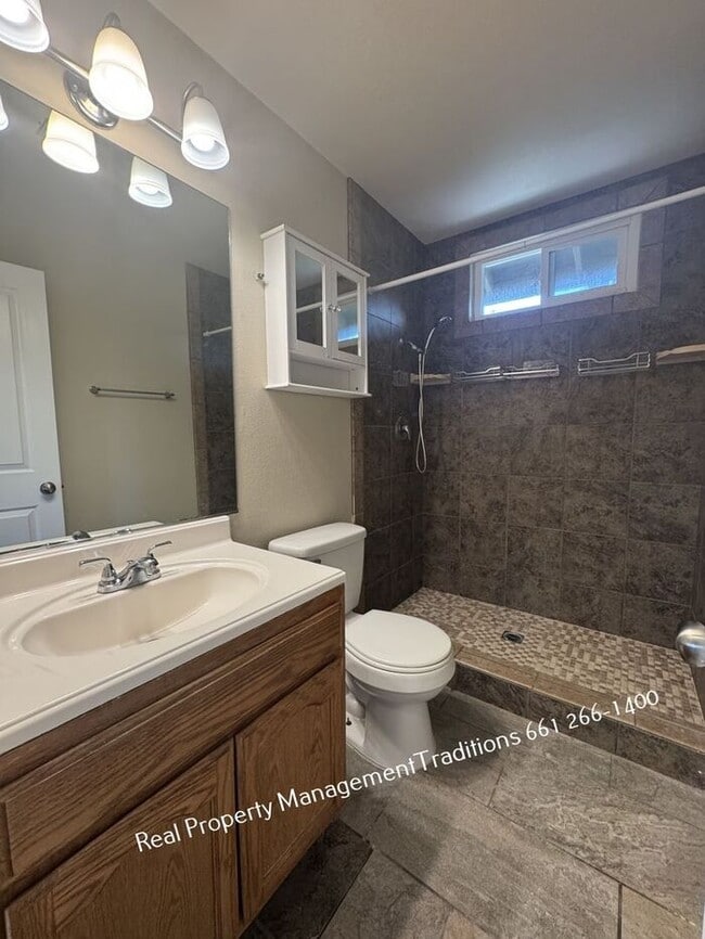 Building Photo - Great 3 + 2 Located in Quartz Hill