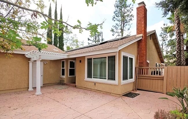 Building Photo - Cute 4 Bedroom House Located in the Heart of Rancho Bernardo!
