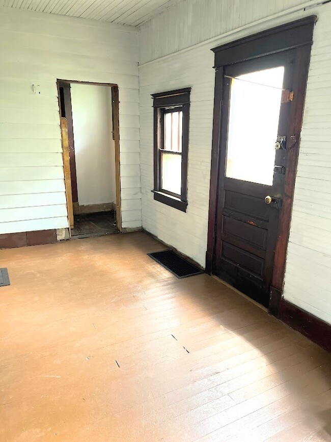 Building Photo - 1336 Pennock Ave