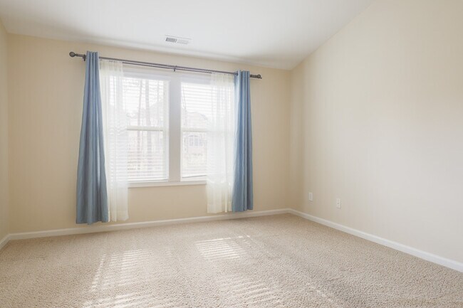 Building Photo - 1503 Hemlock Hill Dr