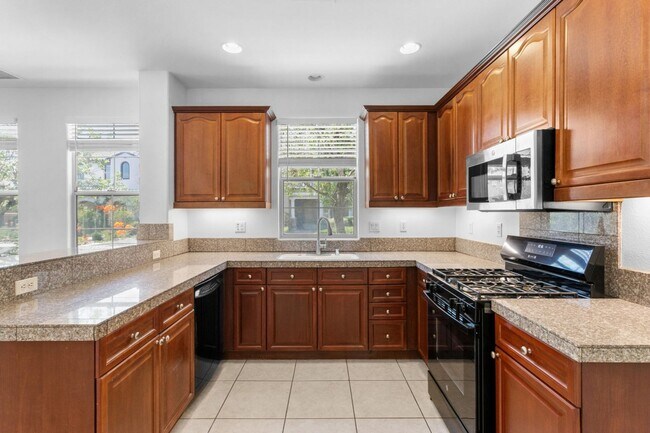 Building Photo - AVAILABLE NOW! GORGEOUS 3 BED / 2.5 BATH in Campanile in Cathedral City!