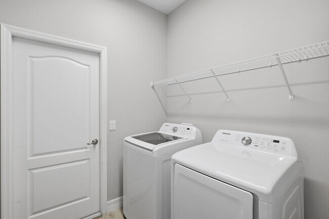 Building Photo - 5574 SW 128th Pl