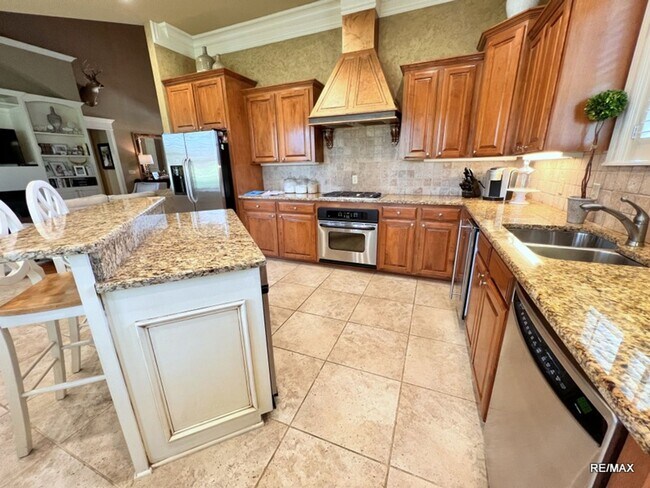 Building Photo - 10945 Angelles Cove