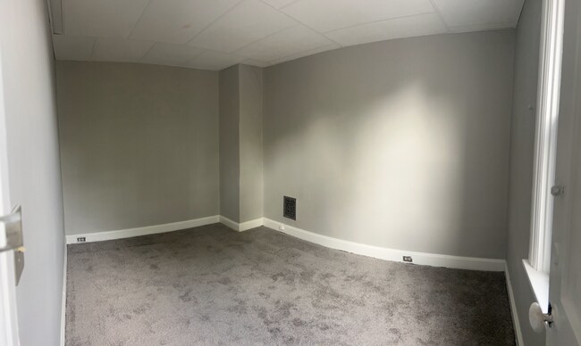 Building Photo - Walnut st