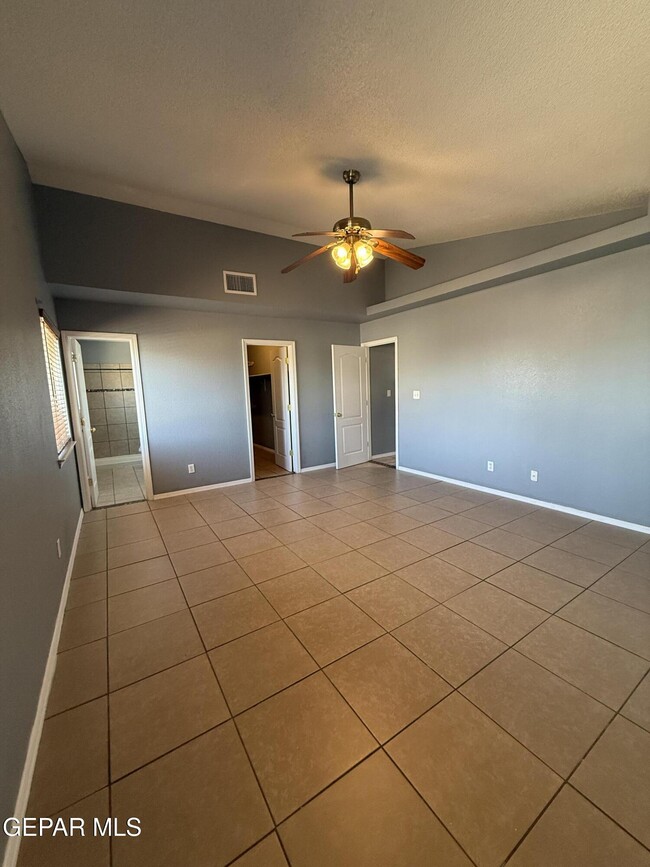 Building Photo - 14157 Tierra Delfin Dr