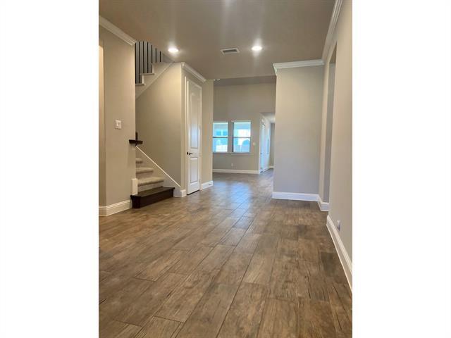 Building Photo - 572 Bradley Dr