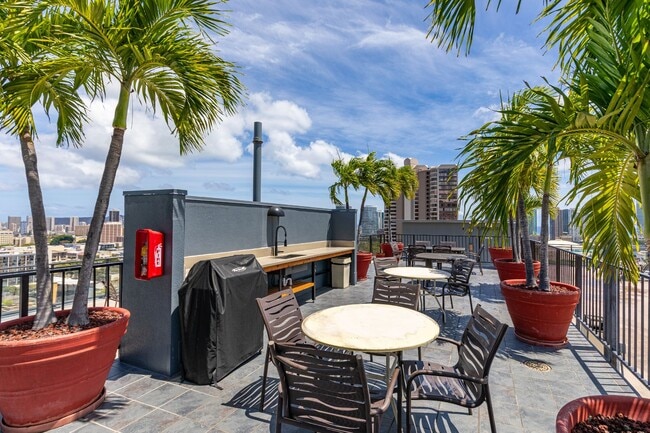 Building Photo - The Townhouse 1bd/1ba/1pk w extra large lanai