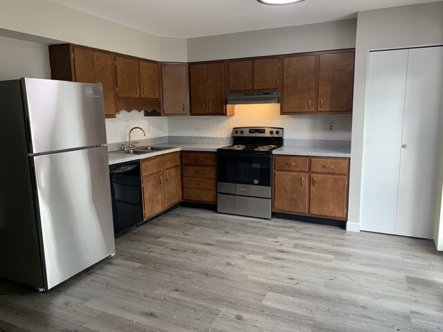 Primary Photo - 7372 Hazelcrest Dr