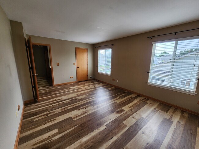 Building Photo - 5512 Stonybrook Dr