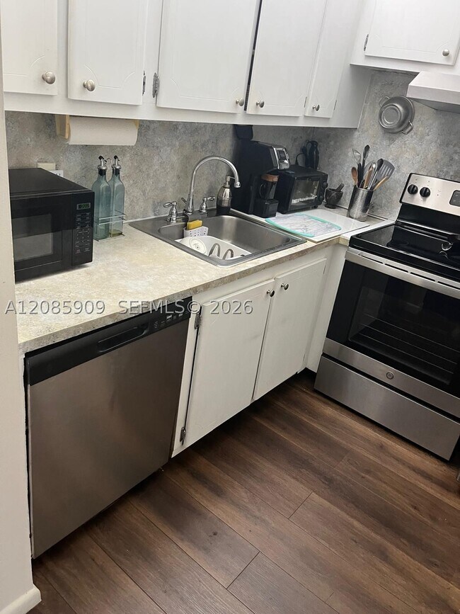 Building Photo - 159 Ventnor Dr