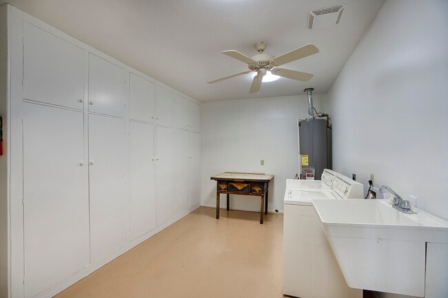 Building Photo - 4049 N 57th Pl