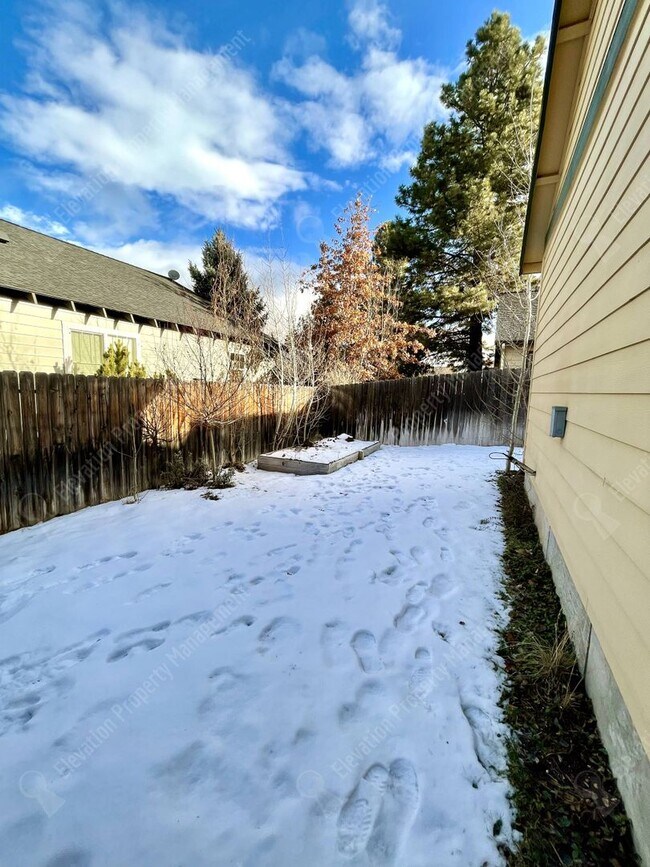Building Photo - Charming 3-bedroom in heart of Sisters