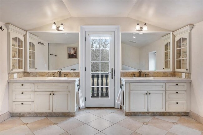 Building Photo - 287 Gibbs Ave