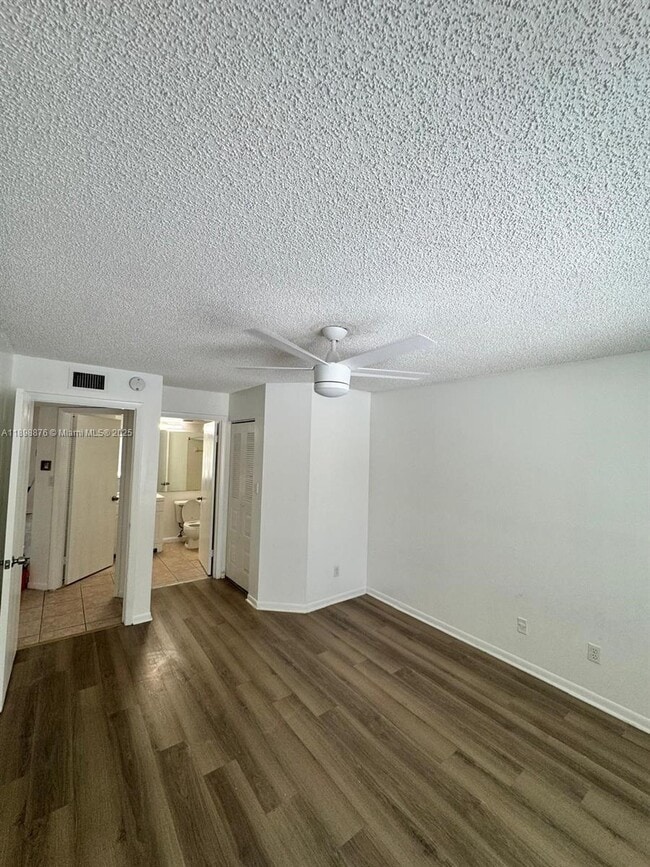 Building Photo - 911 Coral Club Dr