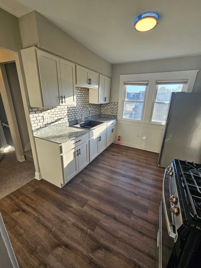 Building Photo - 4908 Eichorn Ave