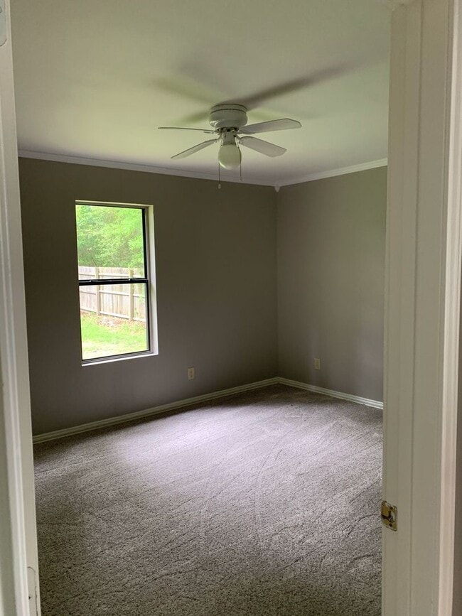 Building Photo - 4/2 Fenced Yard and Pet Friendly. SHISD