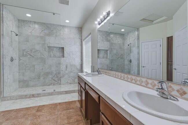 Building Photo - 5111 W El Cortez Trail