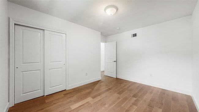 Building Photo - 706 Longacre Ave
