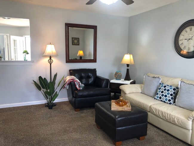 Spacious living room - 324 Atlantic Ave