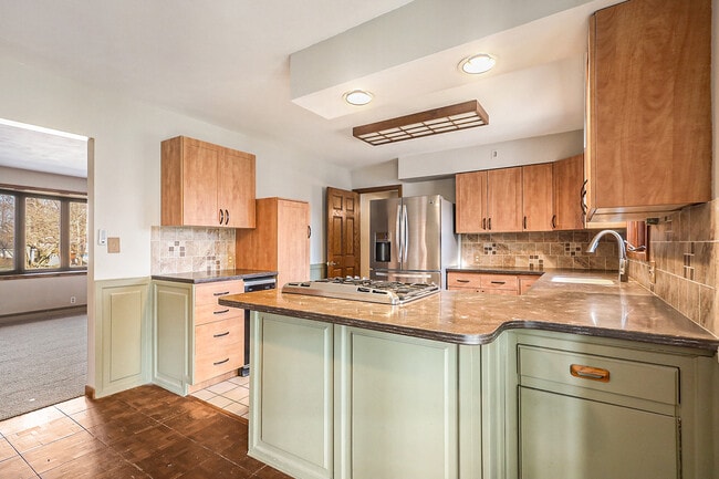 Building Photo - 1320 54th St SE