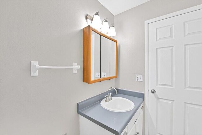 Building Photo - Spacious 5-Bedroom Home in Paradise Hills – North Grand Junction