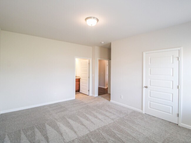 Building Photo - MOVE-IN Ready Home in New Market!