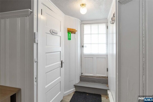 Building Photo - 1283 Valley 7 Vly