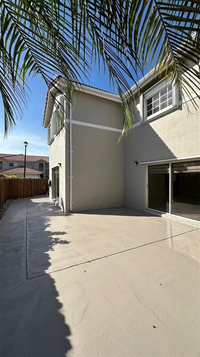 Building Photo - 10269 SW 138th Ct