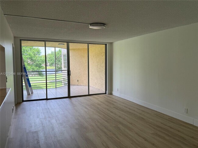 Building Photo - 9531 Seagrape Dr