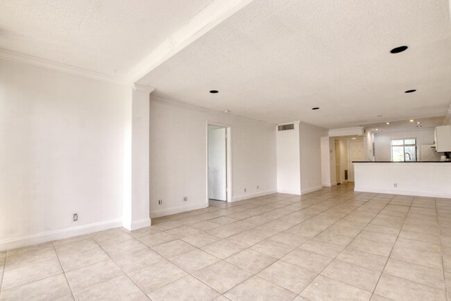 Building Photo - 4489 Luxemburg Ct