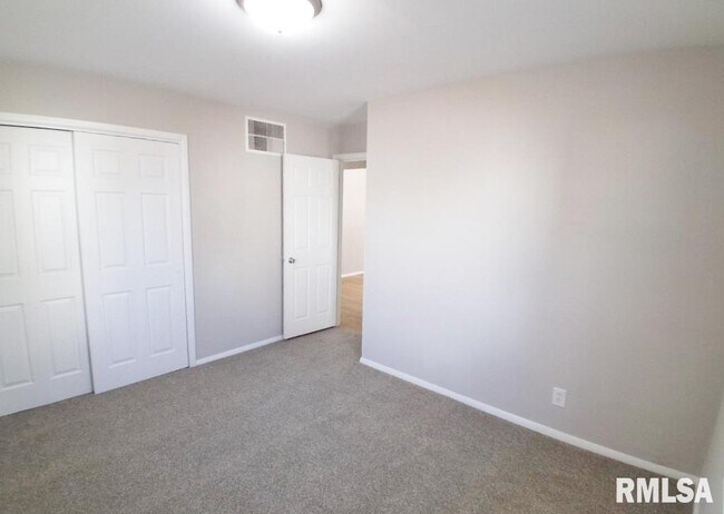 Building Photo - 2022 W Richwoods Blvd