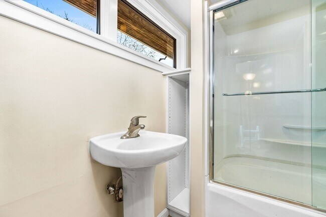 Building Photo - 328 East St