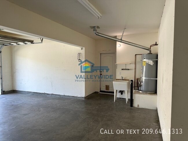 Building Photo - 2704 Acapulco Way
