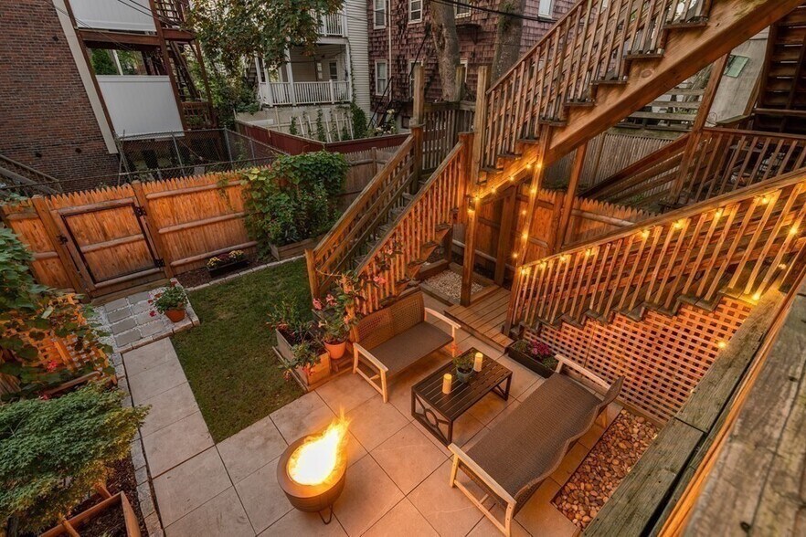 Building Photo - 256 E St