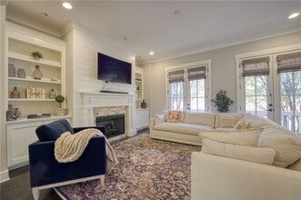 Building Photo - 984 Memorial Walk SE