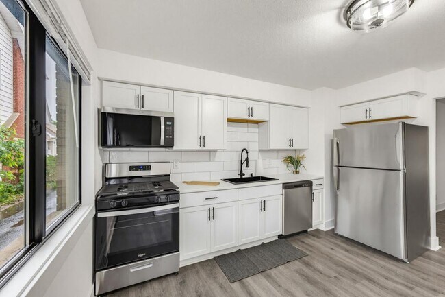 Building Photo - 2034 S 81st St
