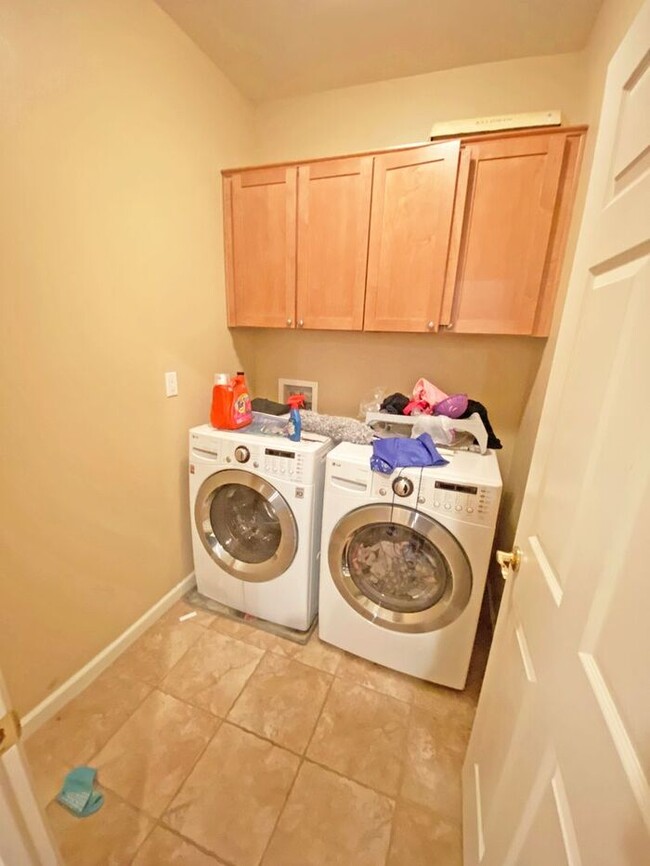 Building Photo - 1715 Salamoni Ct