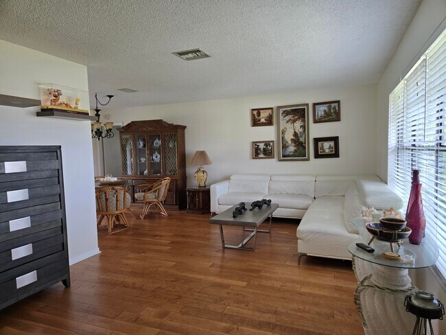 Building Photo - 8245 Whitewood Cove E