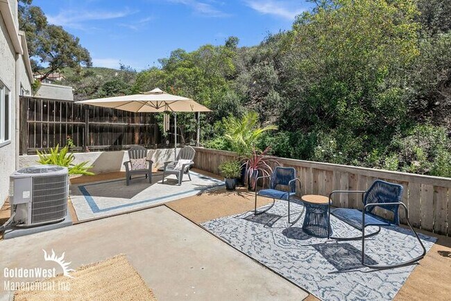 Building Photo - Bright and Modern 2Bdm 2Ba Townhome with Private Patio in Scripps Ranch!