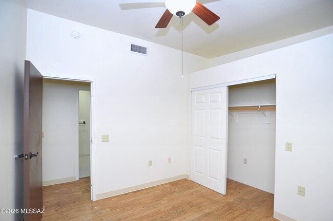 Building Photo - 1040 E Halcyon Rd