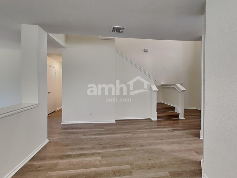 Building Photo - 2207 Southeastern Trl