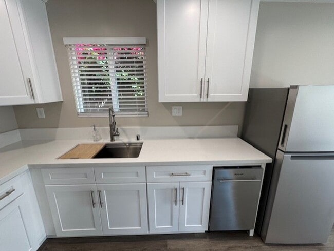 Building Photo - Modern-Brand New back house