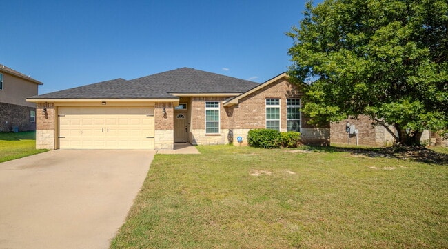 Building Photo - Beautiful 4-Bedroom Home with Spacious Bac...